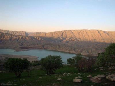 نمایی از دریاچه سد سیمره