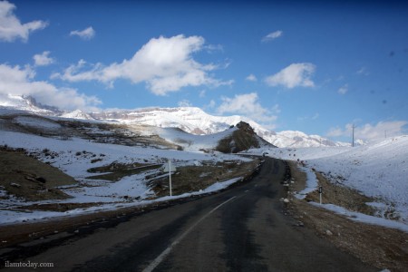 جاده روستای مهر به سمت شهر ملکشاهی